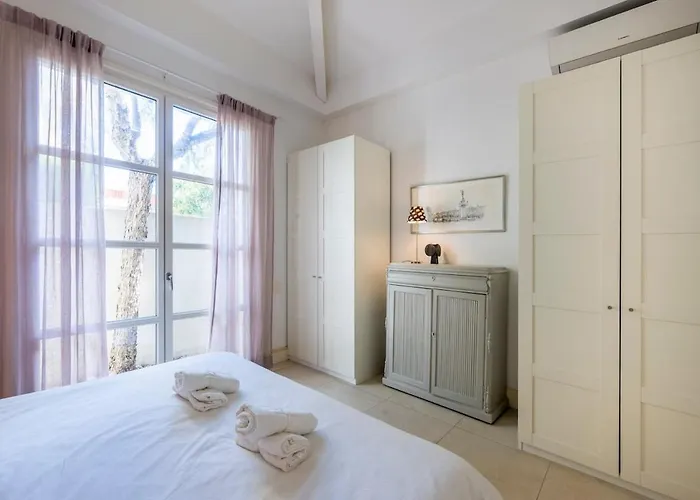 Salt & Sun Villa *